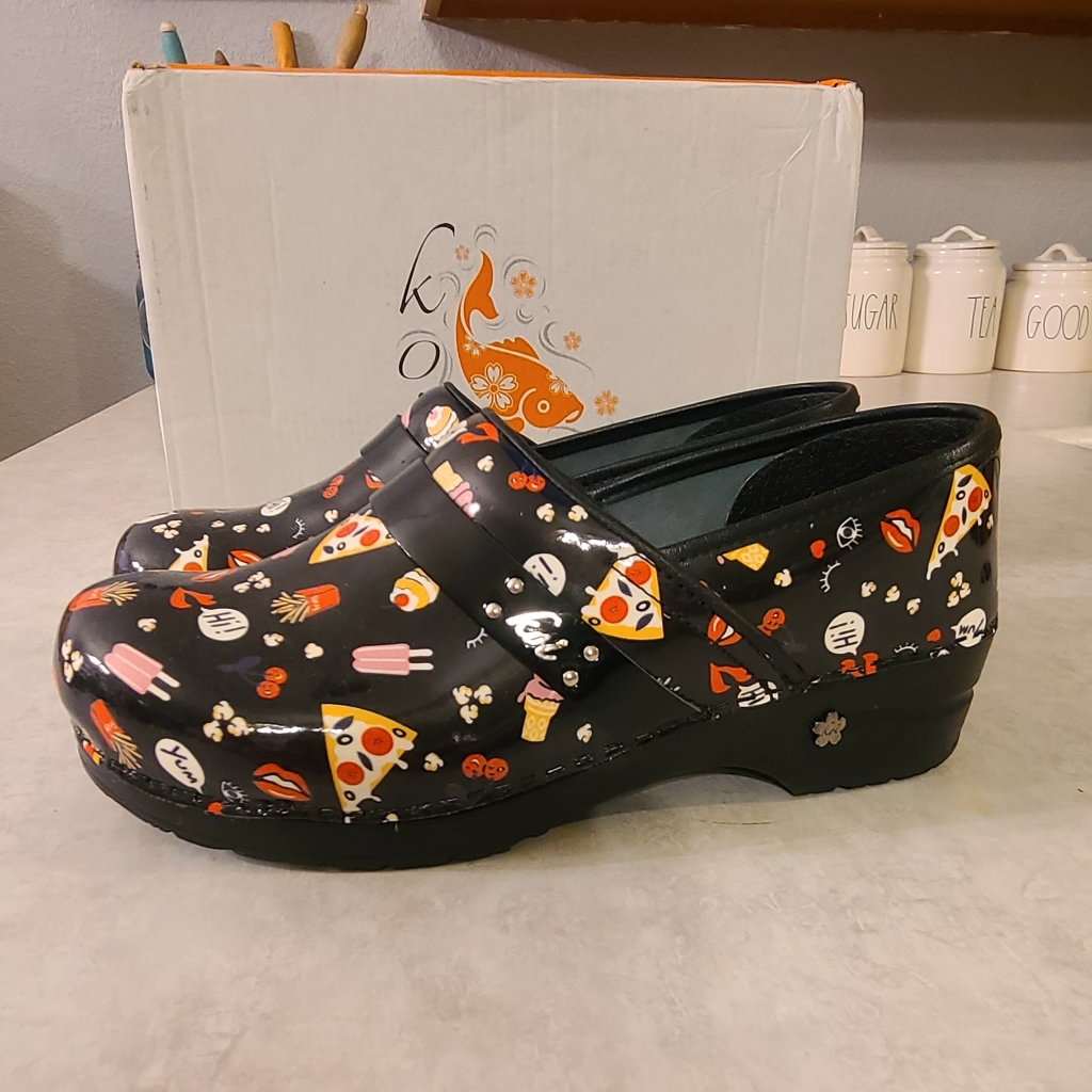 Chill Print Clogs